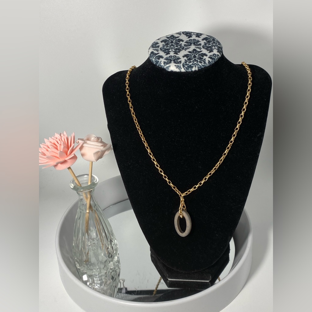 Simply Noelle Wood Oval Necklace Nwt